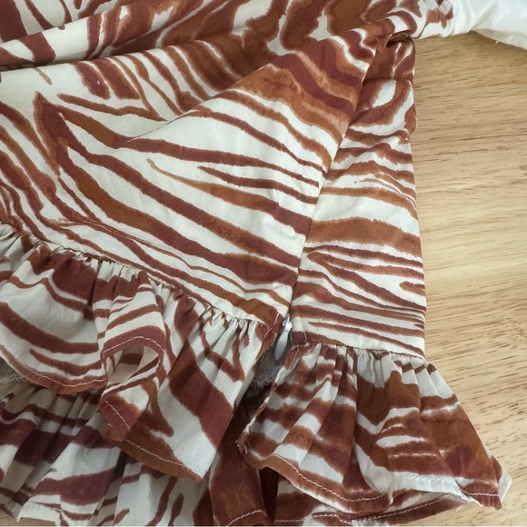 Love The Label Zebra Swirl Eyelet Puff Sleeve Square Neck Blouse - Picture 8 of 9